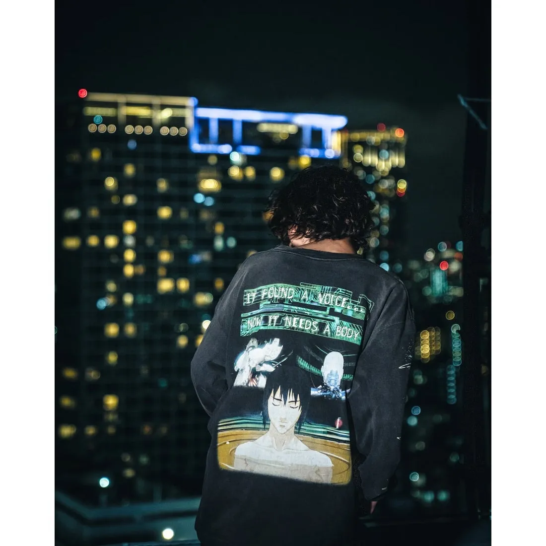 SAINT Mxxxxxx × GHOST IN THE SHELL Ghost in the Shell GS_LS TEE/GITS/BLK Big IP Ghost in the Shell co-branded model Motoko Kusanagi takes a bath Retro distressed long sleeves Washed black S-XL Ready-to-wear Assute dyeing Full-body spray fade/replacement fade Correct accessories Joint LOGO wash mark/main mark/cherub mark Super complex printing replica The drawing/pattern making cycle is very long and the hand graffiti is dirty.